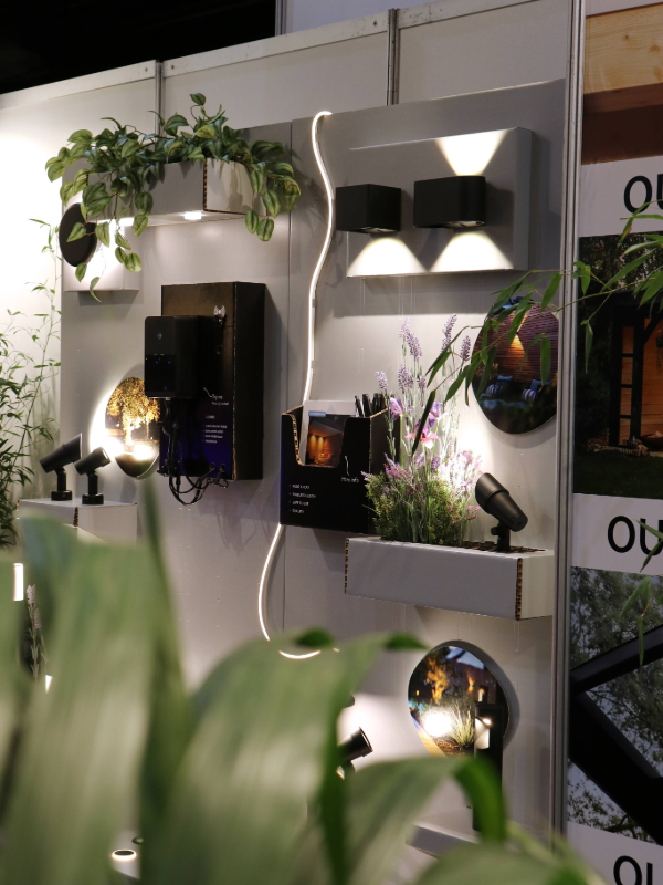 Kartonnen showroomdisplay met folderbak Hamulight - Holbox Shop Direct Kartonnen showroomdisplay met folderbak Hamulight - Holbox Shop Direct