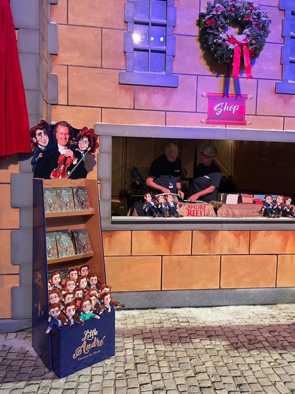 Display Little André bij winterconcerten in MECC - Holbox Shop Direct Display Little André bij winterconcerten in MECC - Holbox Shop Direct