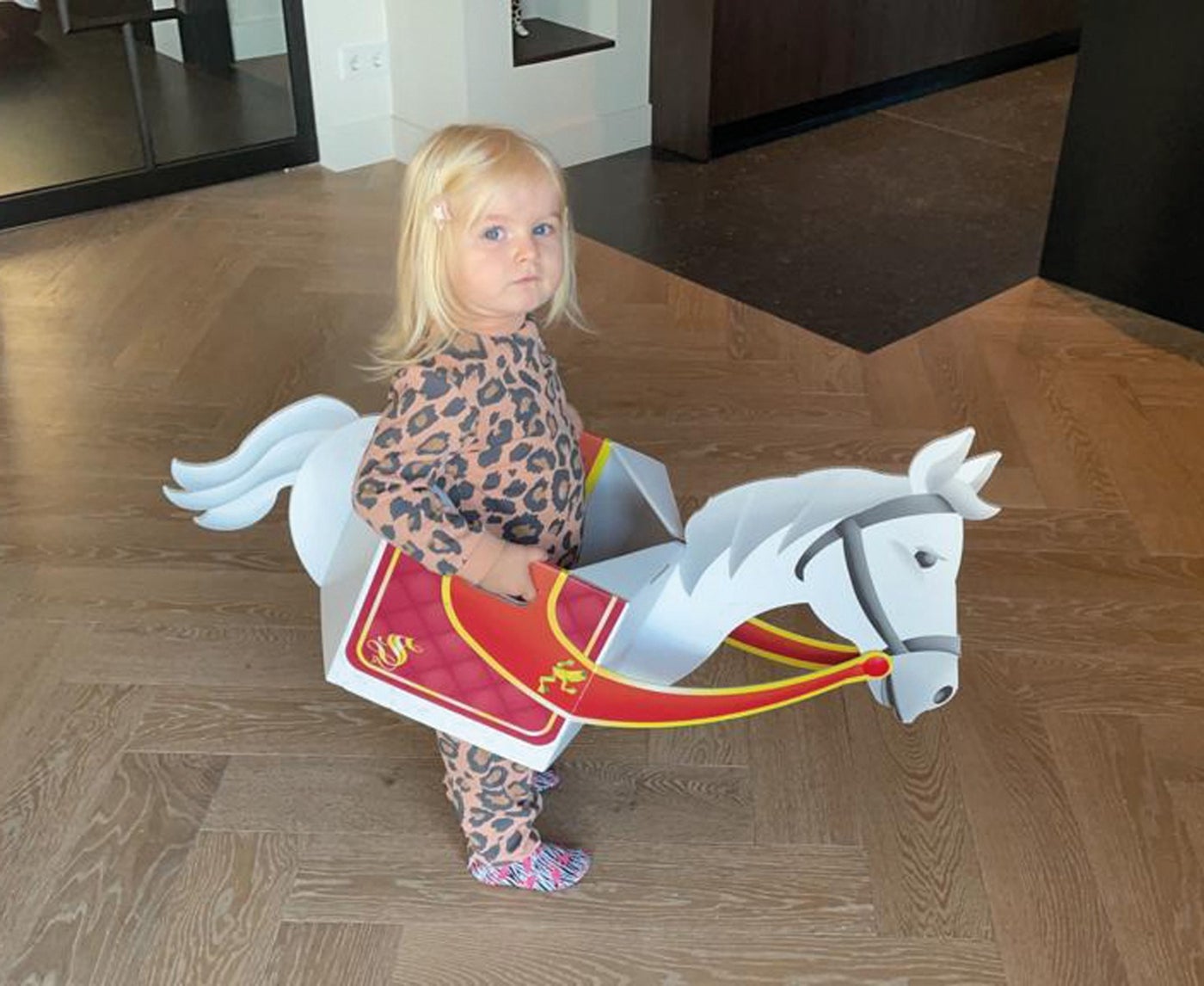 Kindje met sinterklaas paardje Kindje met sinterklaas paardje